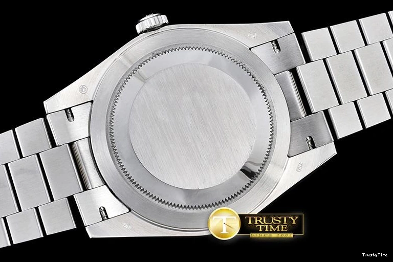 0223 RDD0207F – DayDate Compact 677